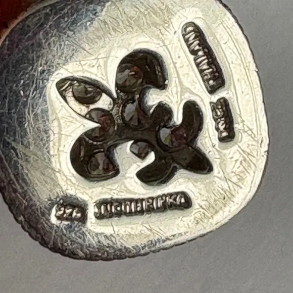 Elegant Silver Pendant with Crystals - Picture 3 of 3